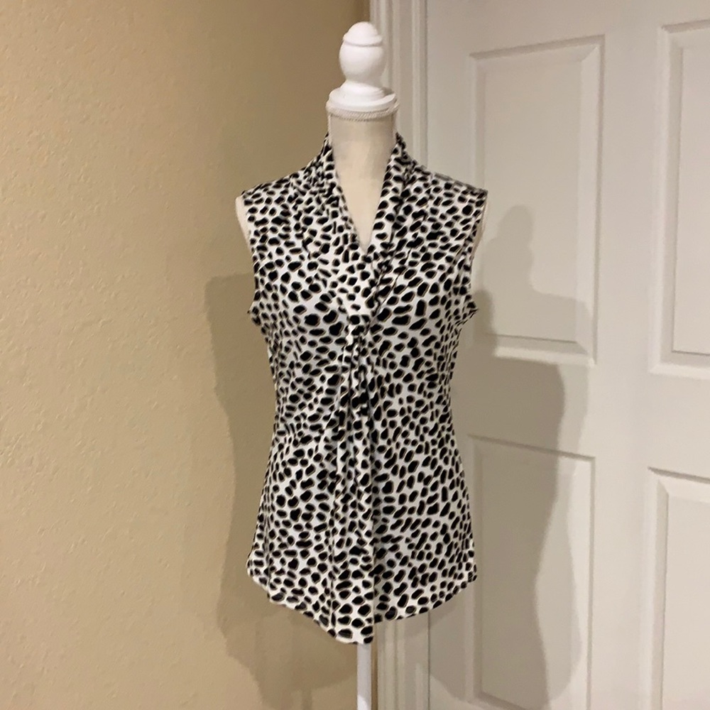 Carmen Marc Valvo sleeveless top. V-neck, poly/spandex Sz Large